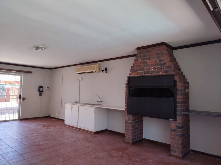 4 Bedroom Property for Sale in Fleurdal Free State